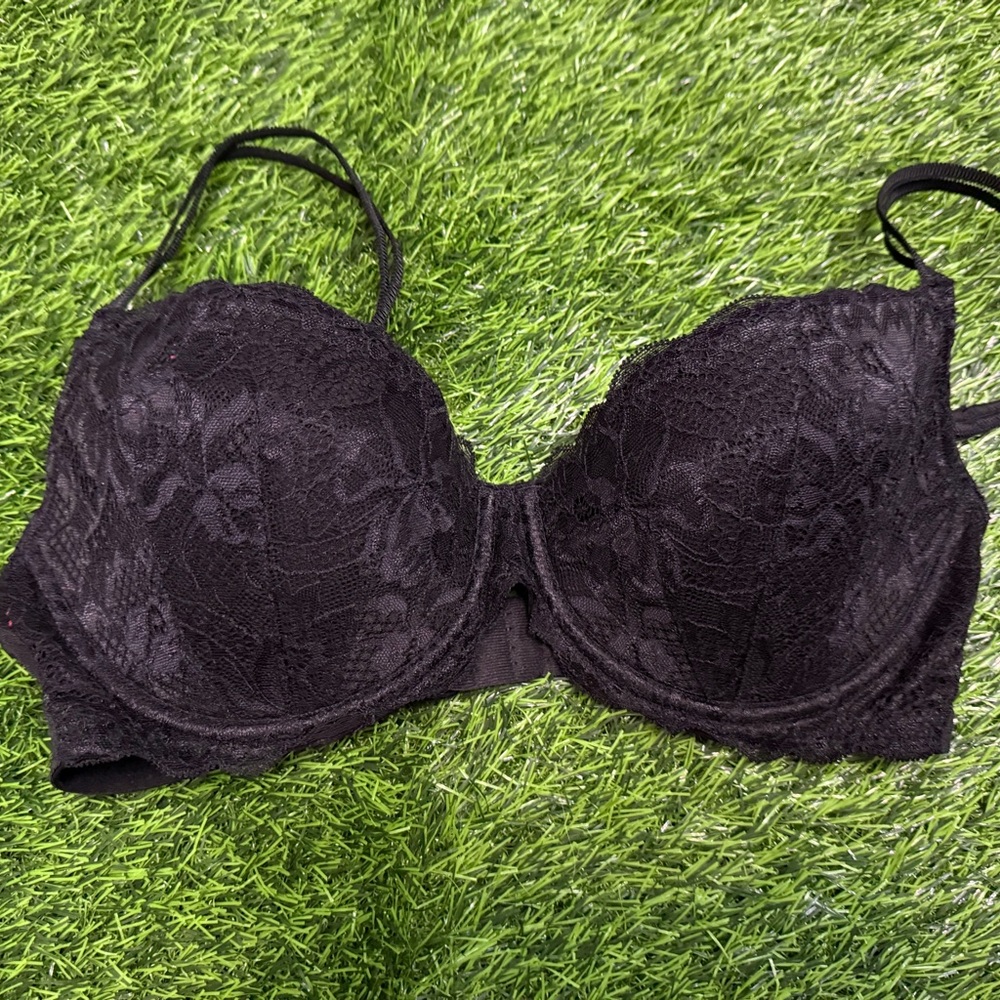 Pink by Victoria Secret Elegant Black Lace Bra underwire slight padded